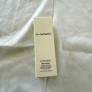 MAC Hyper Real Serumizer